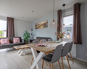 Dining and sitting area in Chalet Bregkoog 261, Chaletpark Bregkoog, De Koog, Texel. Cozy space with lots of light.