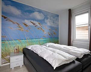 Bedroom in Chalet Bregkoog 261, Chaletpark Bregkoog, De Koog, Texel. Comfortable bed with soothing sea views.