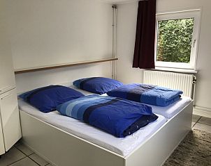 Bedroom with double bed in Bungalow Oud Vredelust 85, De Koog, Texel.
