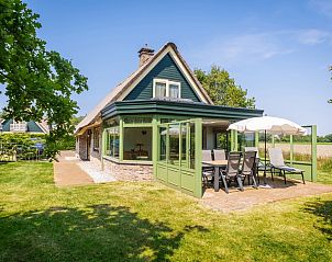 Villa mit Wintergarten in De Koog, Texel, mit sonniger Terrasse und Garten, ideales Ferienhaus auf den Watteninseln.
