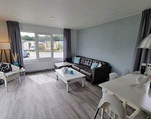 Second bedroom in Chalet Bregkoog 82, located on Chaletpark Bregkoog in De Koog, Texel, with practical layout.