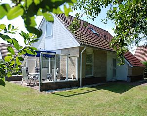 Villa 2 in De Koog Texel mit sonniger Terrasse und grner Umgebung, ideales Ferienhaus auf den Watteninseln.