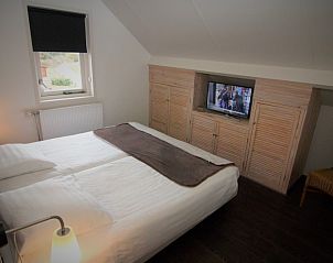 Komfortables Schlafzimmer in Stappeland - De Duinvlinder, Ferienhaus in De Koog, Texel mit Fernseher.