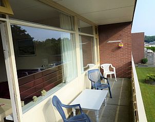 't Kerckeland - Apartment Kerckeland 86, De Koog, Texel: spacious balcony with sitting area, ideal for relaxing and enjoying the view.
