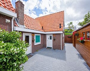 Eingang zum Ferienhaus Karekiet in De Koog, Texel, mitten im Grnen.