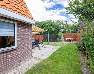 Gerumige Terrasse und Garten im Ferienhaus Karekiet in De Koog, Texel, Watteninseln.