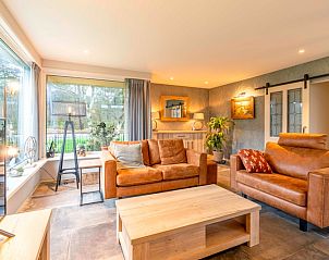 Das Huis ter Duin in De Koog, Texel, bietet einen gemtlichen Sitzbereich mit Blick auf die Natur.