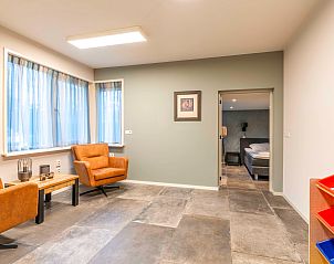 Schlafzimmer mit angrenzender Sitzecke im Huis ter Duin, Ferienunterkunft in De Koog, Texel.