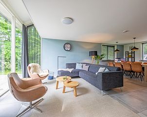 Gemtlicher Aufenthaltsraum im Ferienpark Het Oude Dijkje - Vuurcoogh, De Koog, Texel fr Komfort und Entspannung.