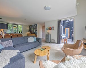 Moderne Sitzecke im Ferienpark Het Oude Dijkje - Vuurcoogh, De Koog, Texel mit Zugang zur Terrasse.