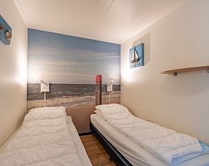 Das strandbezogene Schlafzimmer im Appartement Anna 218, De Koog, Texel fr eine erholsame Nachtruhe.