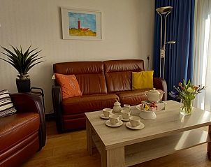 Gemtliche Sitzecke in De Pelikaan Apartments, De Koog, Texel mit Sofa und Sesseln zum Entspannen.