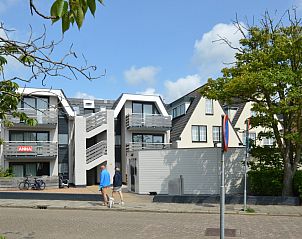 Apartments Anna - Sun in De Koog, Texel, offers a modern exterior with balcony and green surroundings on the Wadden Islands.