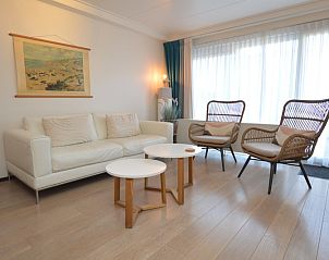 Cozy living room in Apartments Anna - Sun, De Koog, Texel, with comfortable seating area and lots of natural light.