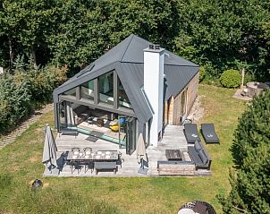 Enjoy the serene garden surrounding Duynzoom Villa 5, a vacation home in De Koog, Texel, perfect for a relaxing stay.