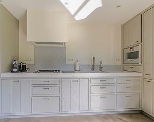 Modern kitchen of Duynzoom Villa 5 in De Koog, Texel, fully equipped for a comfortable stay.