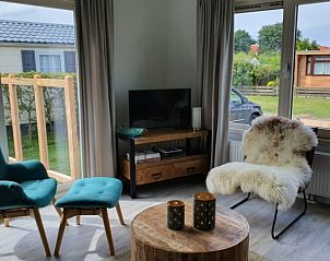 Cozy sitting area in Chalet Bregkoog 154, De Koog, Texel, overlooking garden.
