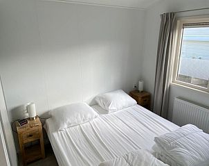 Master bedroom in Chalet Bregkoog 154, De Koog, Texel, with comfortable double bed.