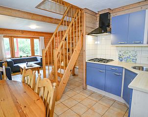 Kche und Essbereich im Ferienpark Het Oude Dijkje, De Koog, Texel, mit Zugang zum Wohnzimmer.