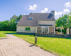 Das Ferienhaus Honeysuckle 73 in De Koog, Texel, bietet einen schnen Garten und eine Terrasse zum Entspannen auf den Watteninseln.