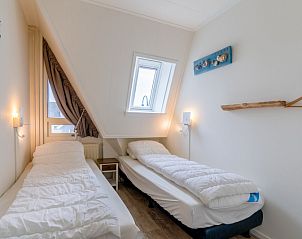 Second bedroom in Apartment Anna 222, De Koog, Texel, with comfortable beds and natural light.
