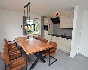 Gerumige Kche und Essbereich des Ferienhauses Stappeland 203 in De Koog Texel, mit moderner Einrichtung.