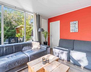 Cozy interior of Bungalow De Nagtegaal 21 in De Koog Texel, with modern decor and lots of natural light.
