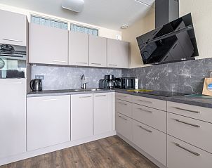 Fully equipped kitchen in Apartment Juliana 088 Island and Sea View, Texel, for a comfortable vacation in De Koog.