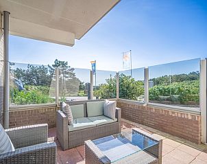Sunny terrace with seating in Apartment Juliana 034 Eilandzicht, De Koog, Texel overlooking nature.