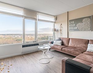 Helles Wohnzimmer mit bequemem Sofa im Appartement Juliana 174 Eilandzicht, De Koog, Texel.