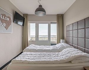 Komfortables Schlafzimmer mit Balkon in Appartement Juliana 174 Eilandzicht, De Koog, Texel.