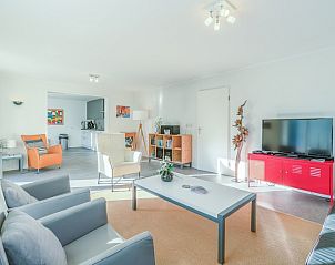Bright living room of Holiday home Kamperfoelie 93 with sauna, De Koog, Texel, with access to kitchen.