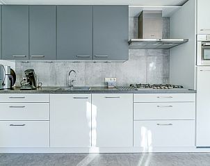 Modern kitchen in Holiday home Honeysuckle 93 with sauna, De Koog, Texel, fully equipped for cooking.