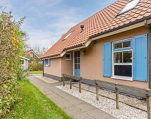 Praktische wasruimte in T6AB Comfort bungalow, De Koog, Texel. Voorzien van moderne wasmachine en droger voor optimaal gemak tijdens uw verblijf.