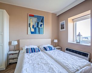 Luxurises Badezimmer mit Dusche und Badewanne im Appartement Juliana 158 Zeezicht, Ferienunterkunft De Koog, Texel.