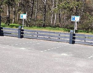 Parking at Apartment Dorpsstraat 245, De Koog, Texel with green surroundings.