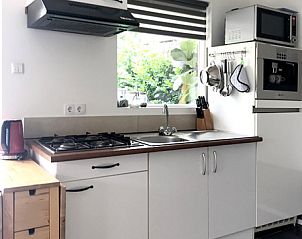 Practical kitchen facilities in Zomerhuisje Schoo, De Koog, Texel, vacation home on the Wadden Islands.