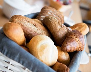 Start your day with a fresh breakfast at Villa 8, De Koog, Texel, and taste the local flavors in this vacation home.