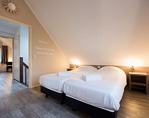 Cozy bedroom lighting in Villa 8, De Koog, Texel, for an atmospheric stay in this vacation home.