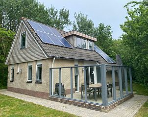 Sonnige Veranda des Ferienhauses Hoog Koog 18 im Bungalowpark Hoog Koog De Koog Texel.