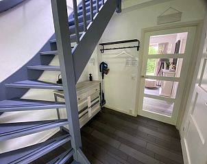 Moderne Kche des Ferienhauses Hoog Koog 18 im Bungalowpark Hoog Koog De Koog Texel mit Essecke.