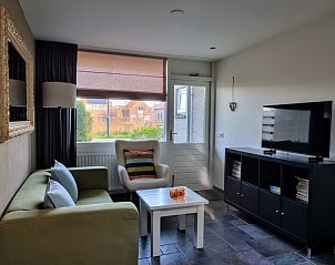 Stilvolles, modern eingerichtetes Wohnzimmer im Ferienhaus 2, De Koog, Texel.