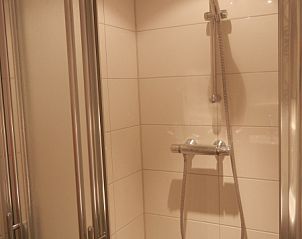 Luxusdusche im Ferienhaus 2, De Koog, Texel fr ein erfrischendes Erlebnis.