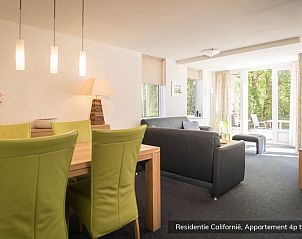 Cozy dining room in Type 4 accommodation, De Koog, Texel. Modern decor with green accents.
