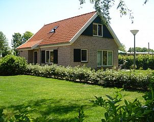 6-person vacation home with sauna in De Koog, Texel with green garden and terrace