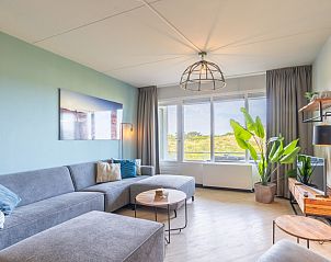 Gemtliches Wohnzimmer der Ferienwohnung Juliana 044 Insel- und Meerblick in De Koog, Texel mit Blick auf die Dnen.