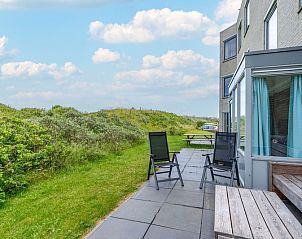 Outdoor area of Apartment Juliana 068 Island and Sea View, De Koog, Texel with seating and greenery.