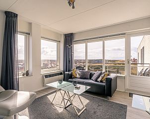 Stilvolle Sitzecke im Appartement Juliana 132 Eilandzicht, De Koog, Texel mit Blick auf die Dnen.