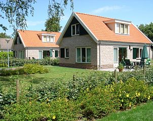 Sunny garden at 6-person vacation home with sauna, De Koog, Texel
