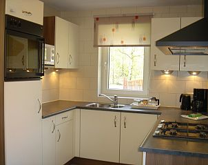 Modern kitchen in 6-person vacation home with sauna, De Koog, Texel